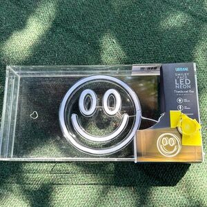 Smiley face led neon